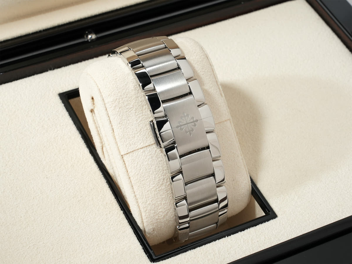 パテックフィリップ アニュアルカレンダー クロノグラフ Ref.5905/1A-001 SS オリーブグリーン ソレイユ文字盤 未使用 8yxpg3od