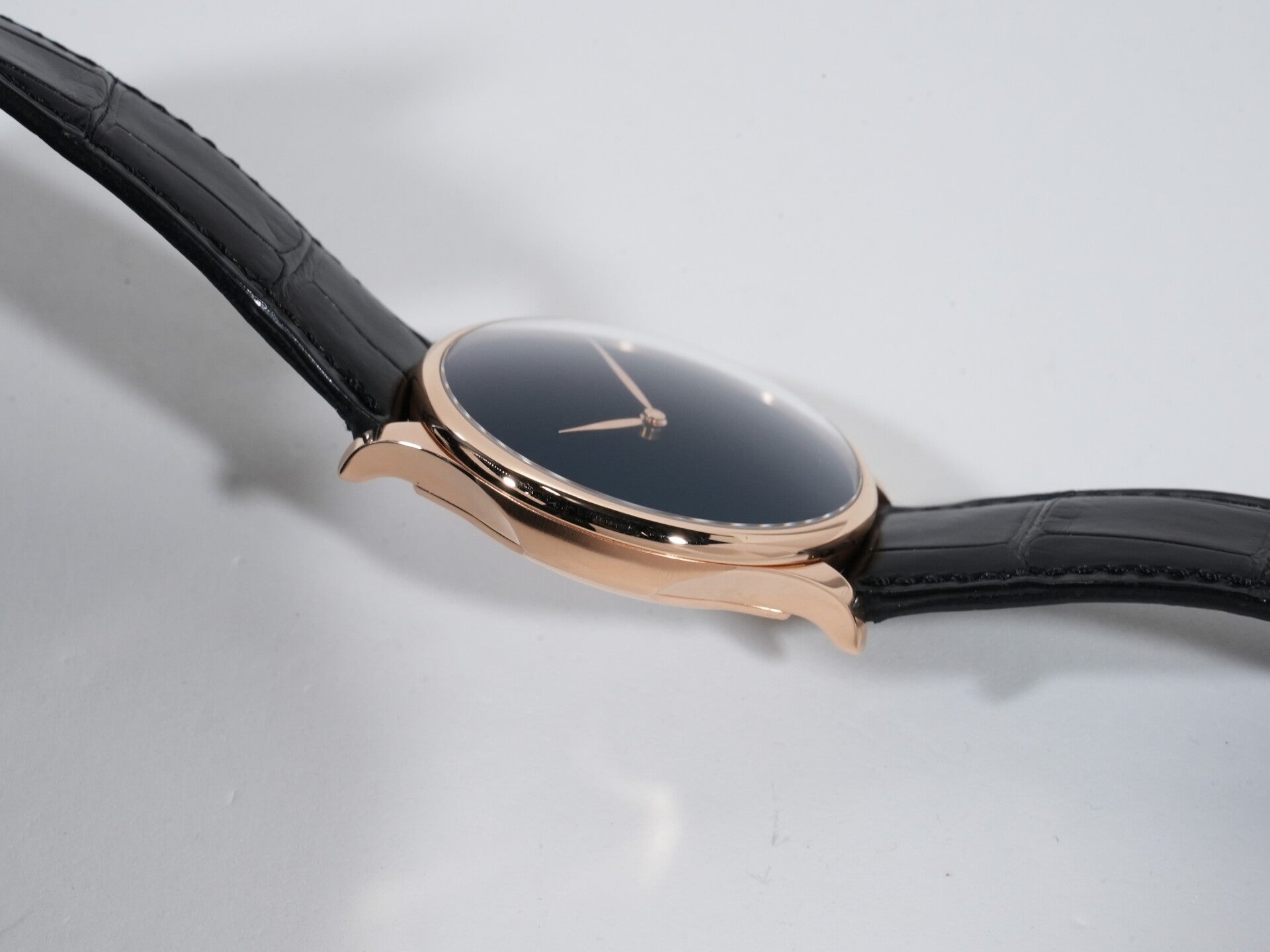 H.モーザー ベンチャー Ref.2327-0410 18KRG ベンタブラック文字盤 美中古 ndby974k