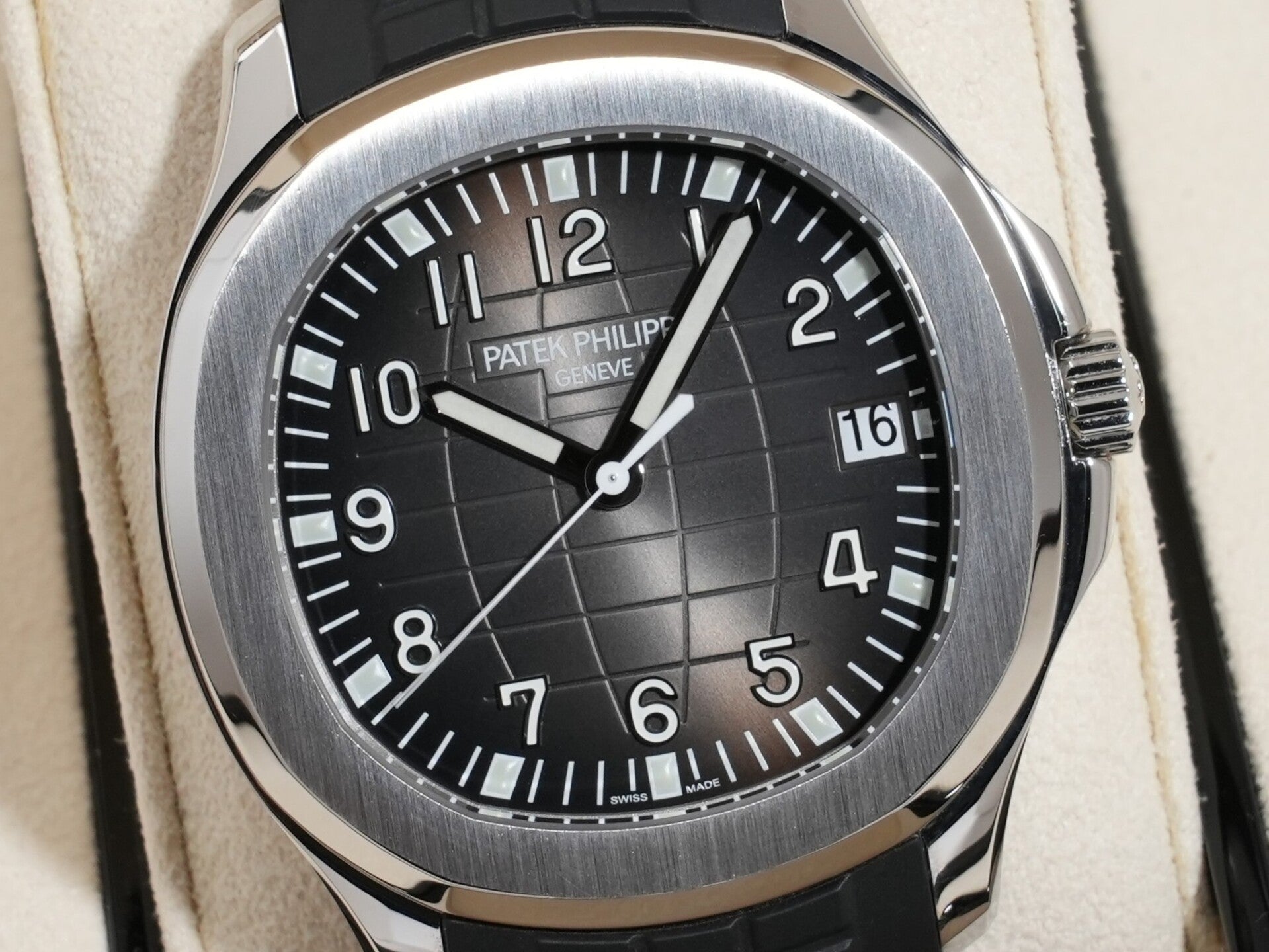 パテックフィリップ アクアノート Ref.5167A-001 SS ブラック文字盤 中古 56m7wrva