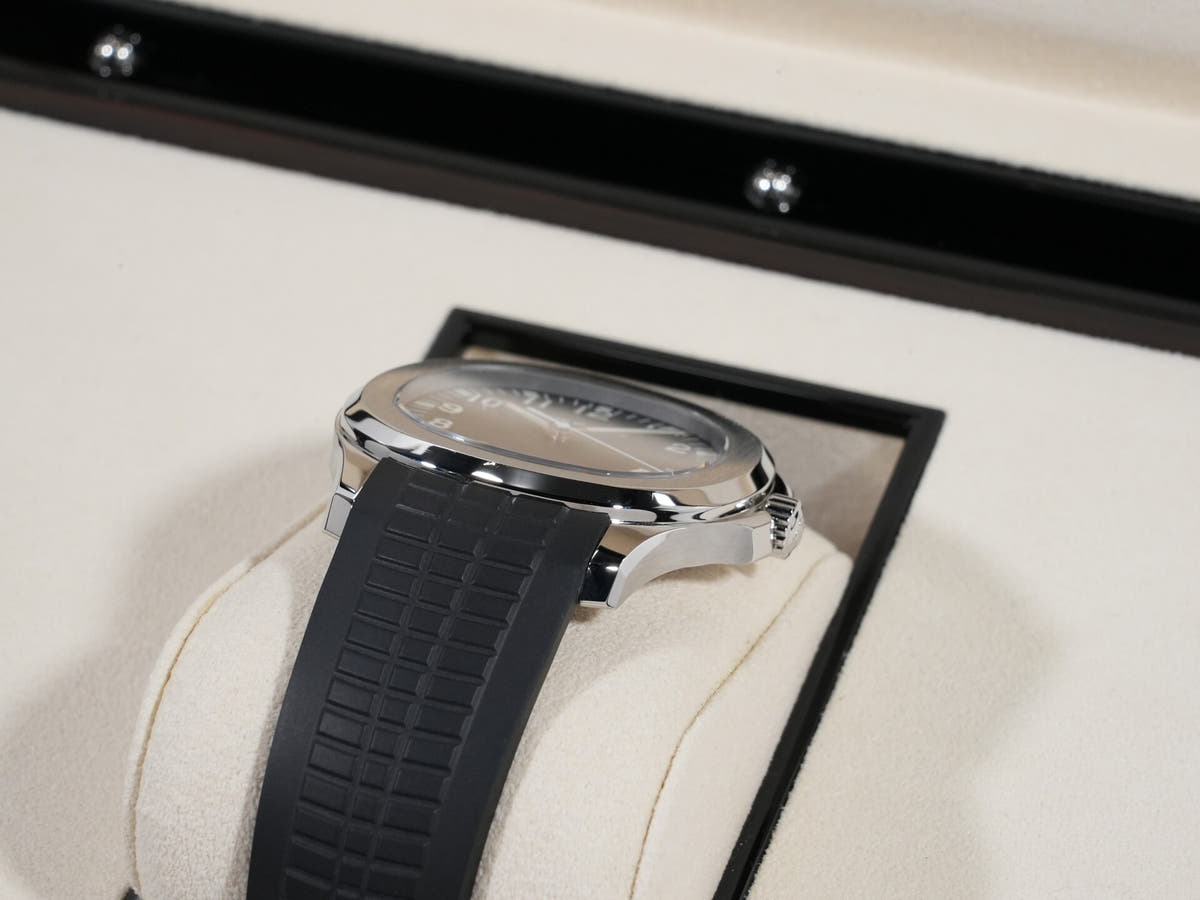 パテックフィリップ アクアノート Ref.5167A-001 SS ブラック文字盤 中古 56m7wrva
