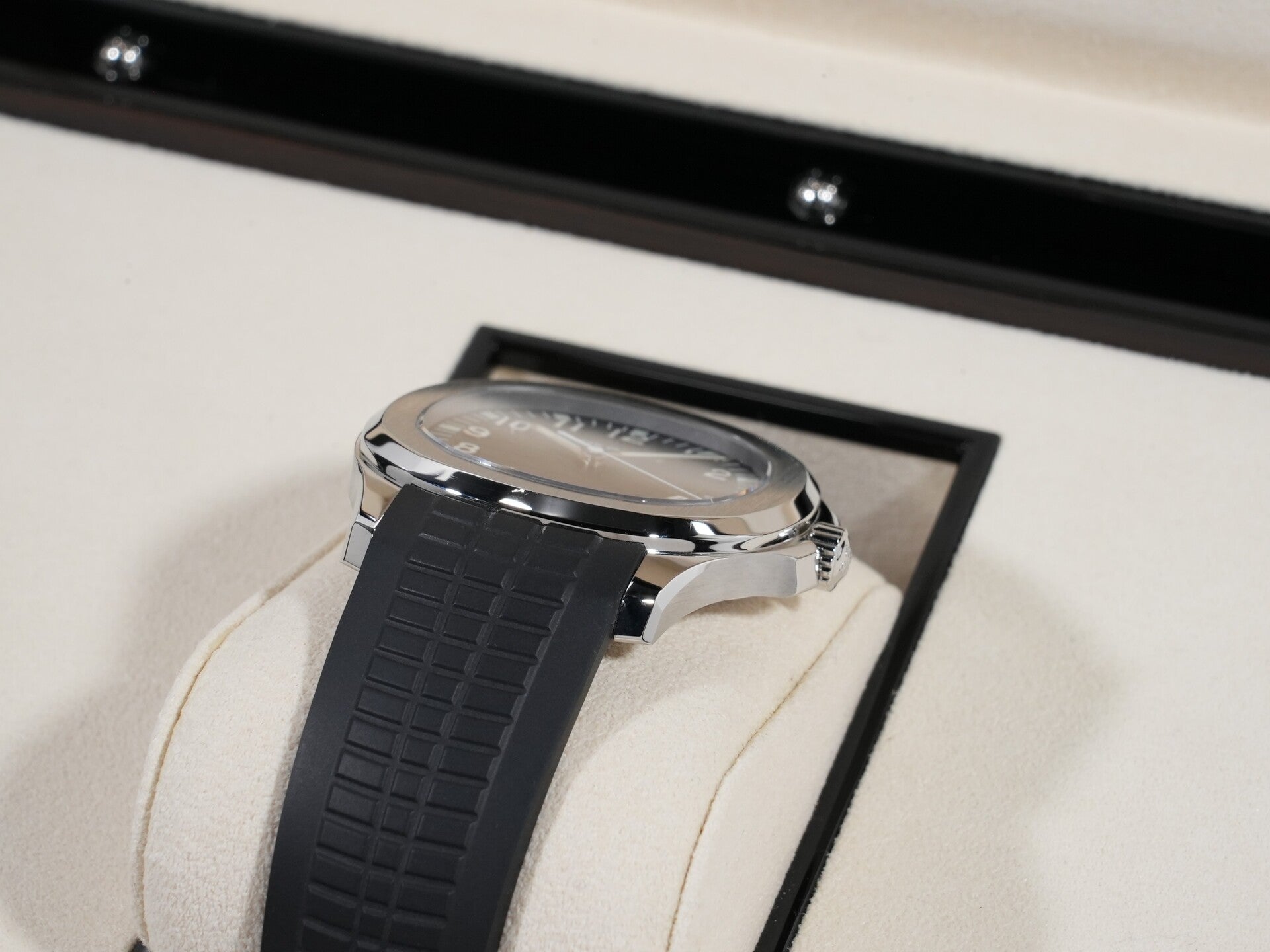 パテックフィリップ アクアノート Ref.5167A-001 SS ブラック文字盤 中古 56m7wrva