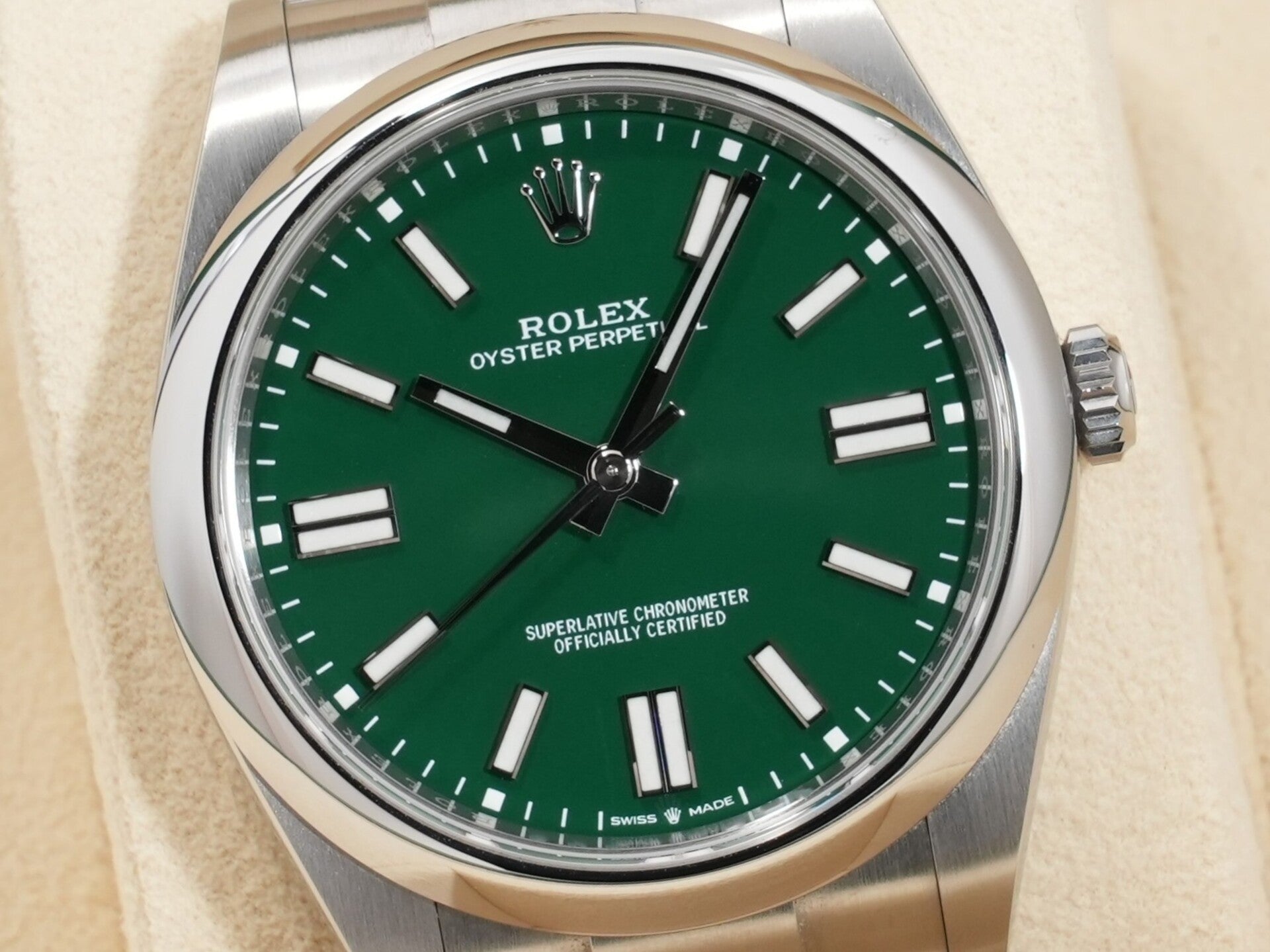 Rolex Oyster Perpetual 41 Ref.124300 SS Green Dial Used cbk3q5er