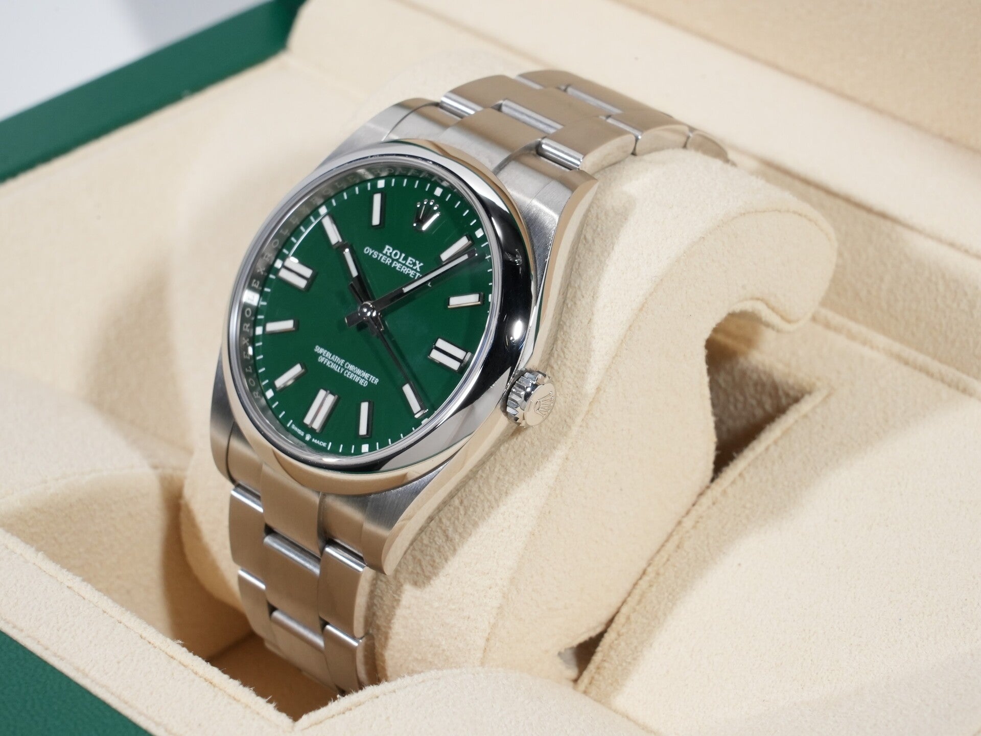 Rolex Oyster Perpetual 41 Ref.124300 SS Green Dial Used cbk3q5er