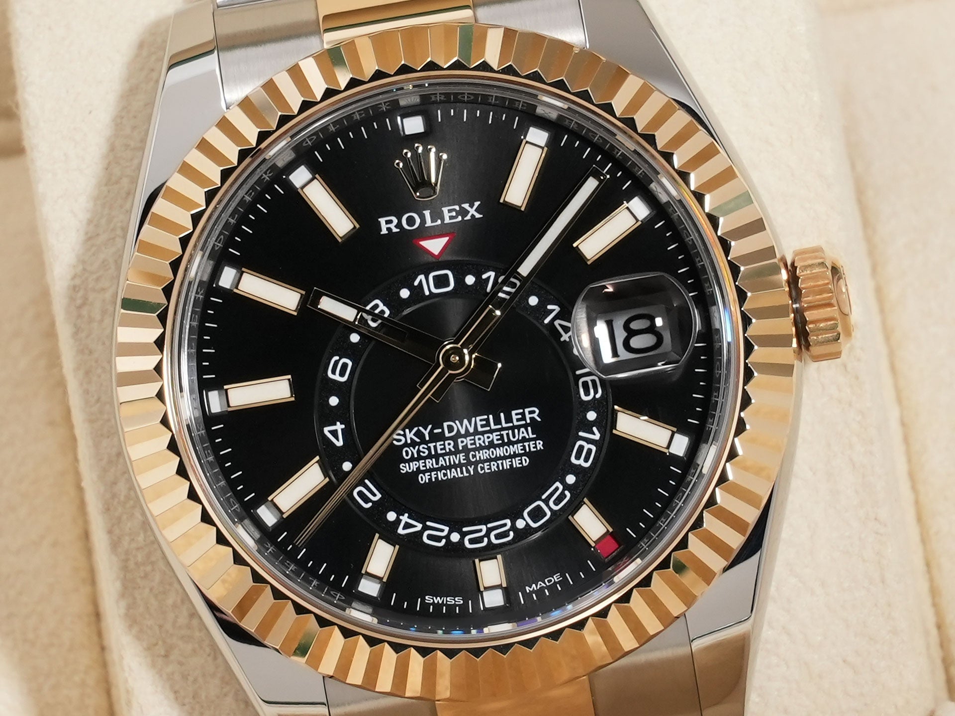 ロレックス スカイドゥエラー Ref.326933 SS/YG ブラック文字盤 オイスターブレスレット 美品 ok4oc9dh
