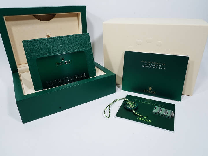 ロレックス サブマリーナー デイト Ref.126610LV ステンレススチール ブラック文字盤