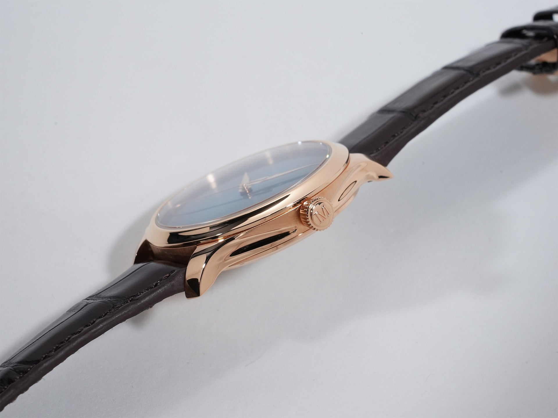 H.モーザー エンデバー センターセコンド オートマティック コンセプト Ref.1200-0409 18K RED GOLD ファンキーブルー文字盤 中古 vwrz9xa2