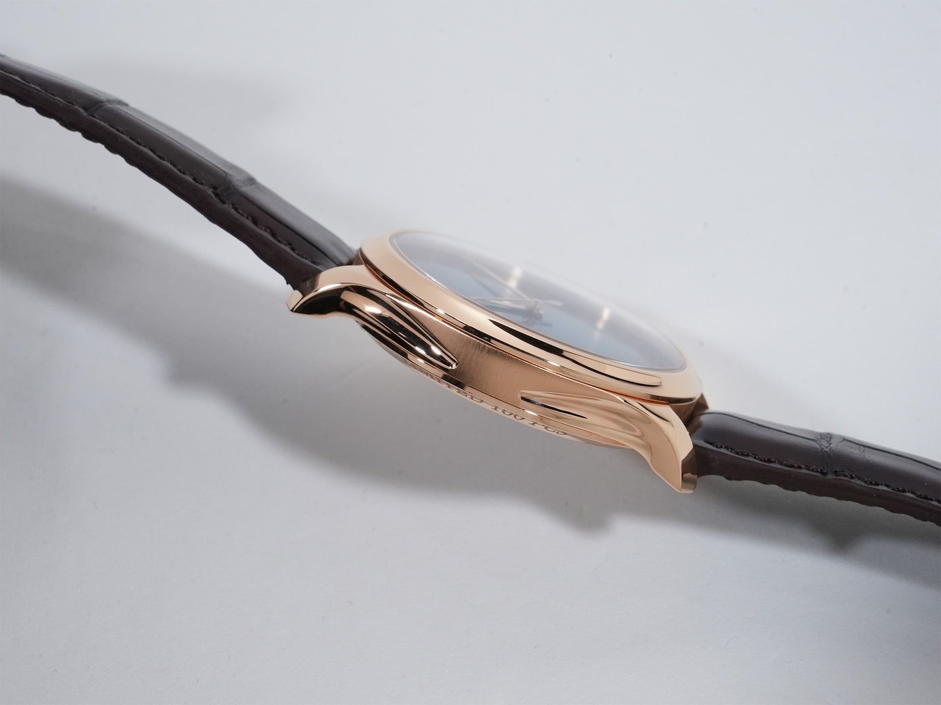 H.モーザー エンデバー センターセコンド オートマティック コンセプト Ref.1200-0409 18K RED GOLD ファンキーブルー文字盤 中古 vwrz9xa2