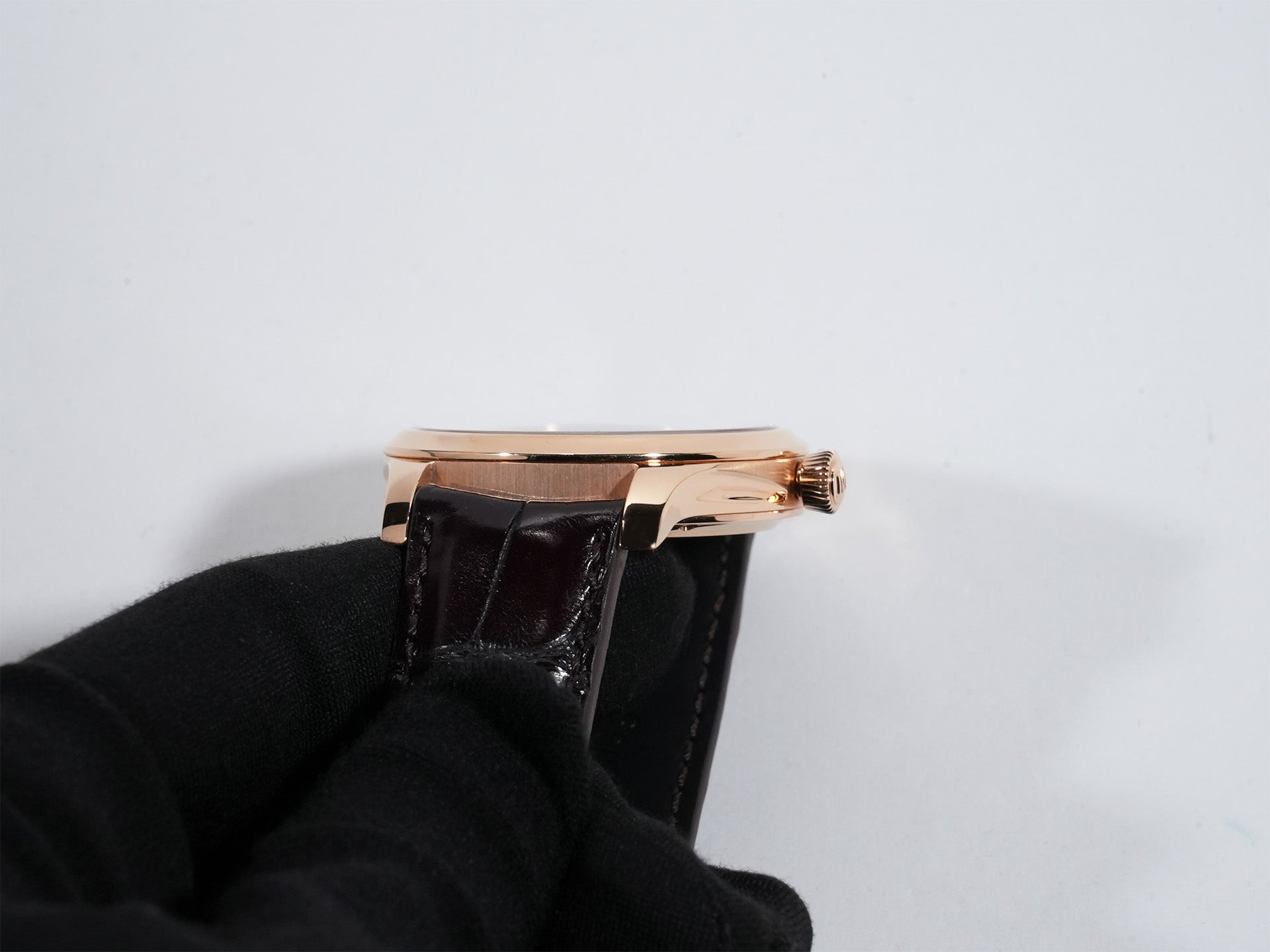 H.モーザー エンデバー センターセコンド オートマティック コンセプト Ref.1200-0409 18K RED GOLD ファンキーブルー文字盤 中古 vwrz9xa2