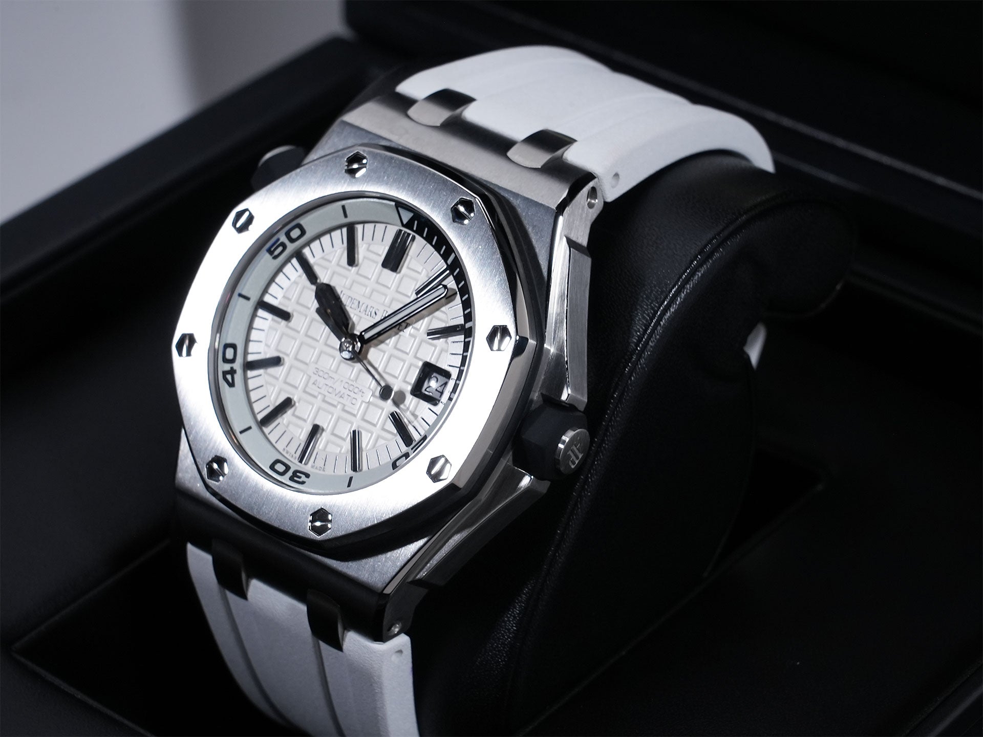 オーデマピゲ ロイヤルオーク オフショア ダイバー Ref.15710ST.OO.A002CA.02 ステンレススチール シルバー（メガタペストリー）文字盤