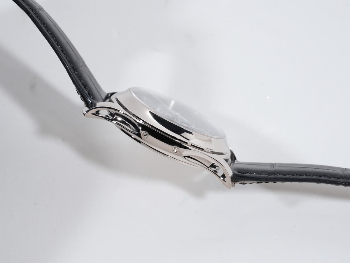 パテックフィリップ アニュアルカレンダー Ref.5205G-013 18KWG ブルーブラックグラデーション文字盤 未使用 omq6uzy3