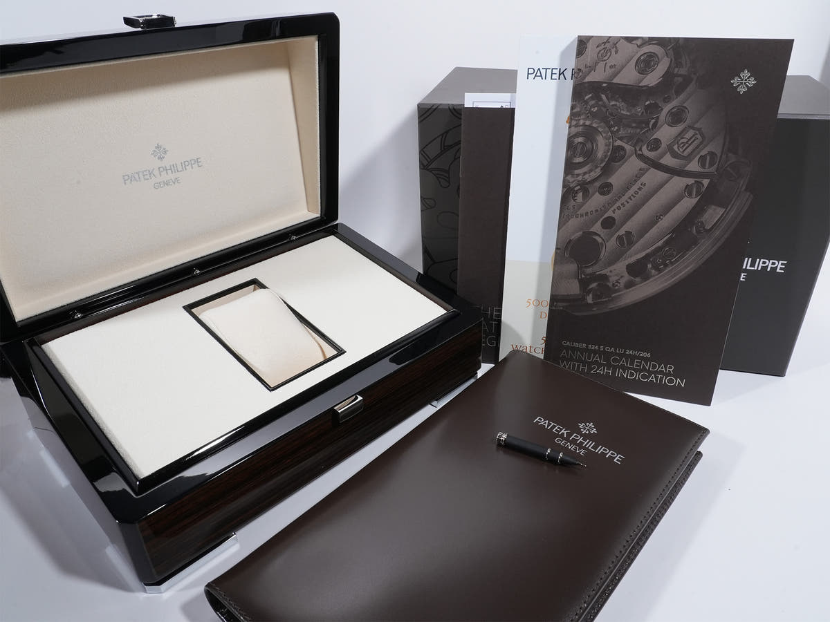 パテックフィリップ アニュアルカレンダー Ref.5205G-013 18KWG ブルーブラックグラデーション文字盤 未使用 omq6uzy3
