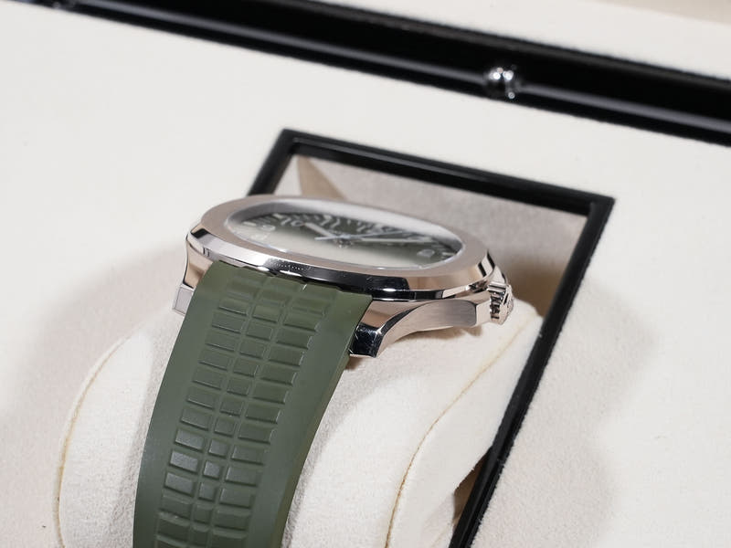 パテックフィリップ アクアノート Ref.5168G-010 18KWG カーキグリーン文字盤 中古 mdo6v9wi