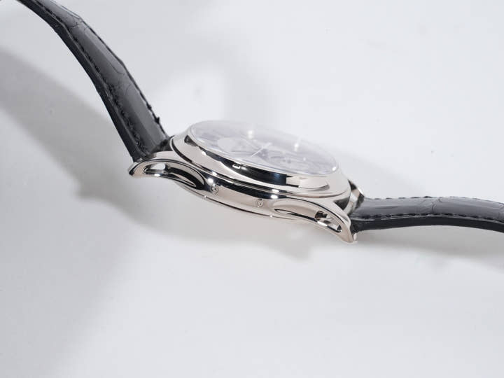 パテックフィリップ アニュアルカレンダー Ref.5205G-001 18KWG シルバー文字盤 中古 23x5qmk7