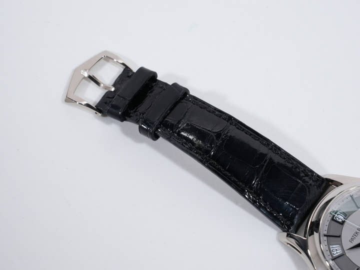 パテックフィリップ アニュアルカレンダー Ref.5205G-001 18KWG シルバー文字盤 中古 23x5qmk7