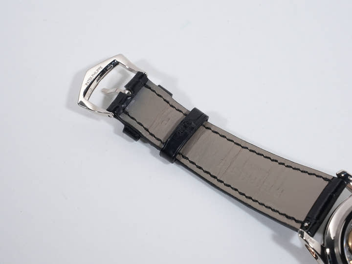 パテックフィリップ アニュアルカレンダー Ref.5205G-001 18KWG シルバー文字盤 中古 23x5qmk7
