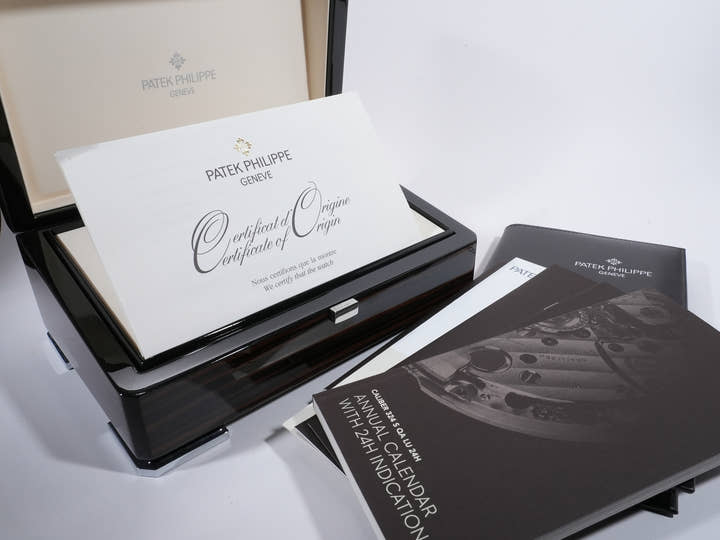 パテックフィリップ アニュアルカレンダー Ref.5205G-001 18KWG シルバー文字盤 中古 23x5qmk7