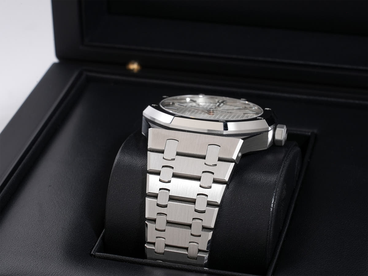 Audemars Piguet Royal Oak Ref.15500ST.OO.1220ST.04 SS Silver Dial Good Condition Pre-Owned dqo4vbsz