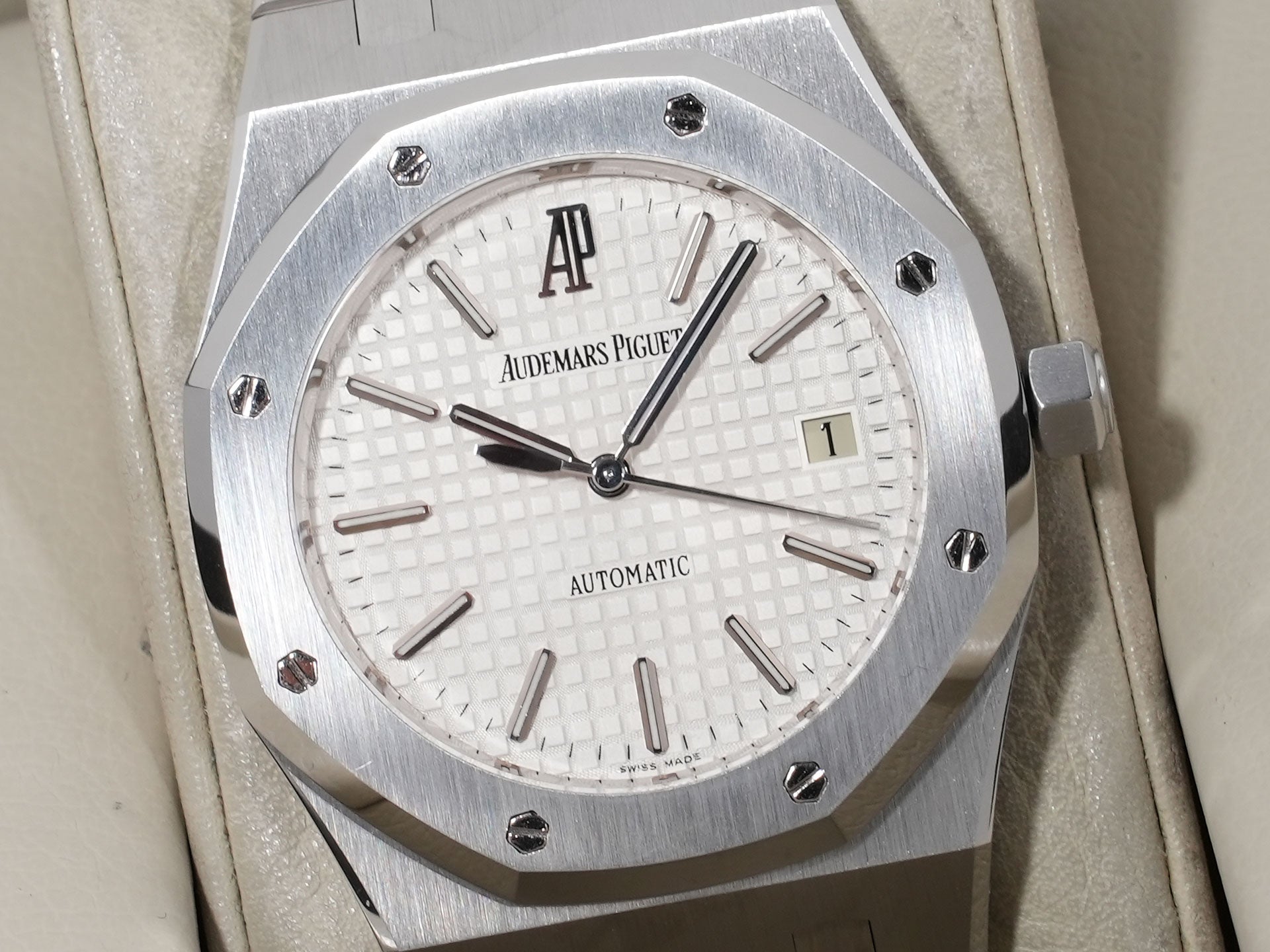 オーデマピゲ ロイヤルオーク Ref.15300ST.OO.1220ST.01 ステンレススチール シルバー文字盤