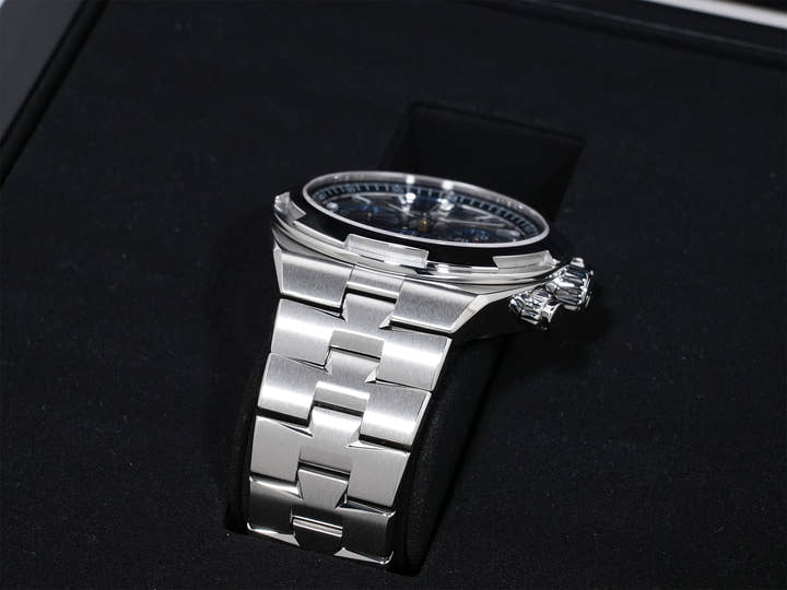 ヴァシュロンコンスタンタン オーヴァーシーズ クロノグラフ Ref.5500V/110A-B148 SS ブルー文字盤 美品 pzbz7r2q