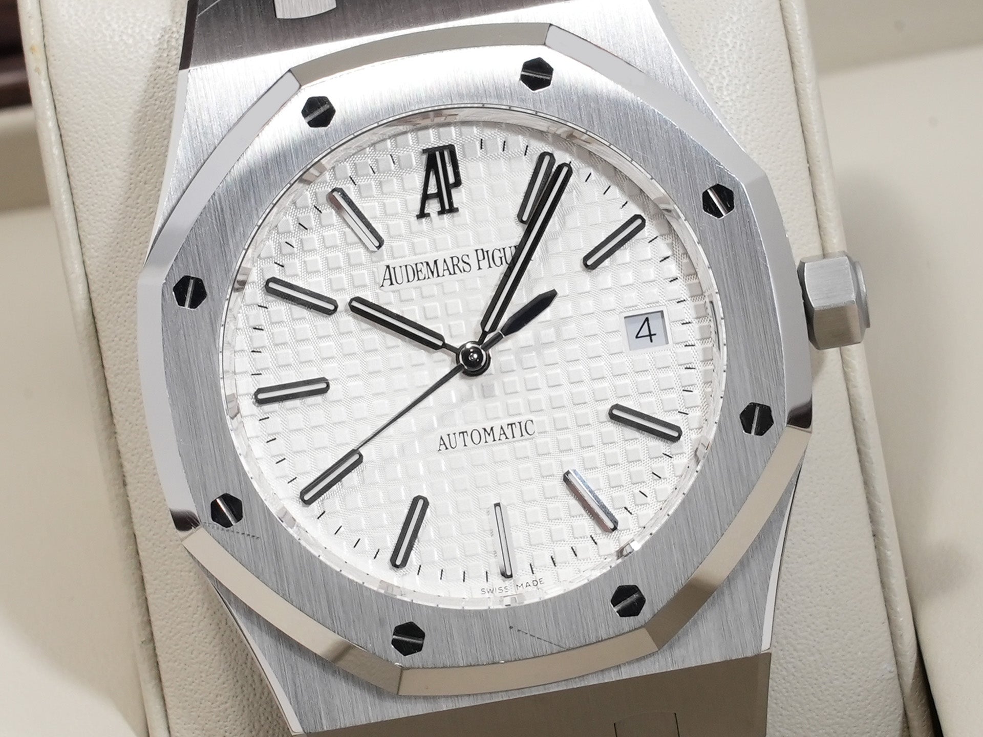 Audemars Piguet Royal Oak Ref.15300ST.OO.1220ST.01 SS Silver Dial Used rhec2o7n
