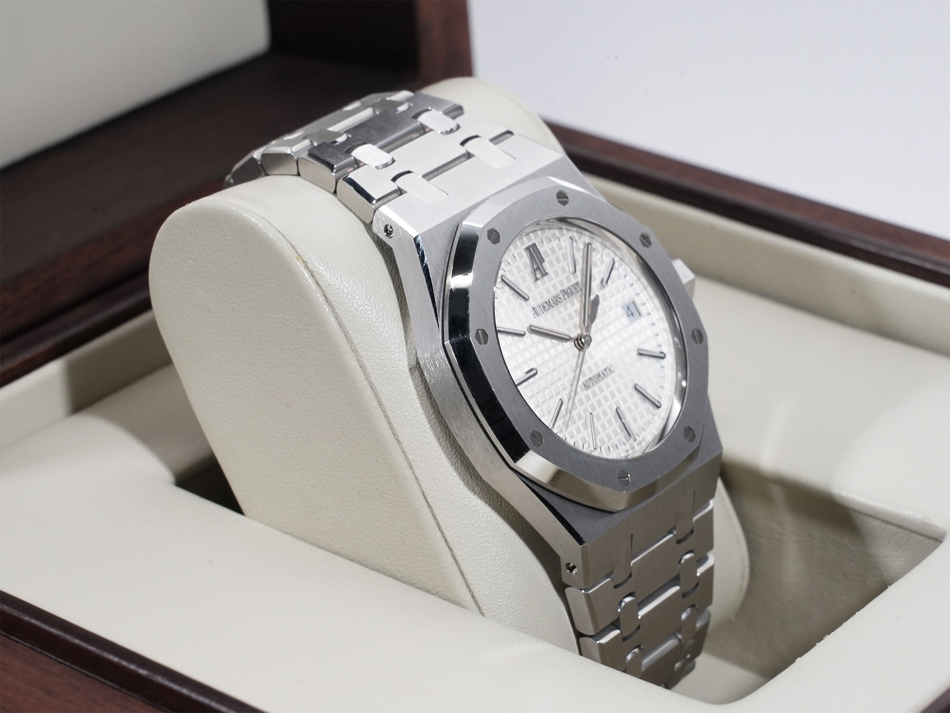 Audemars Piguet Royal Oak Ref.15300ST.OO.1220ST.01 SS Silver Dial Used rhec2o7n