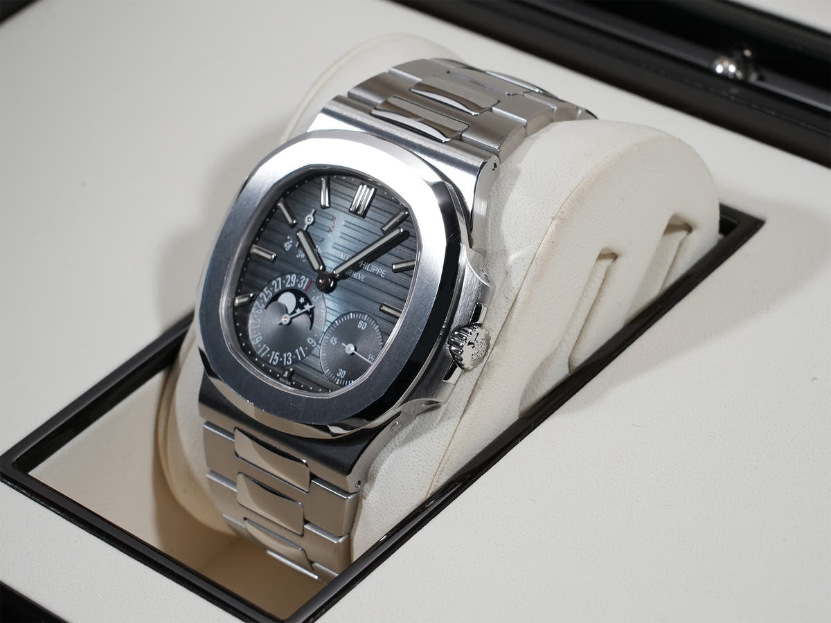 パテックフィリップ ノーチラス プチコンプリケーション Ref.5712/1A-001 SS ブルー文字盤 中古 erzjpn2i
