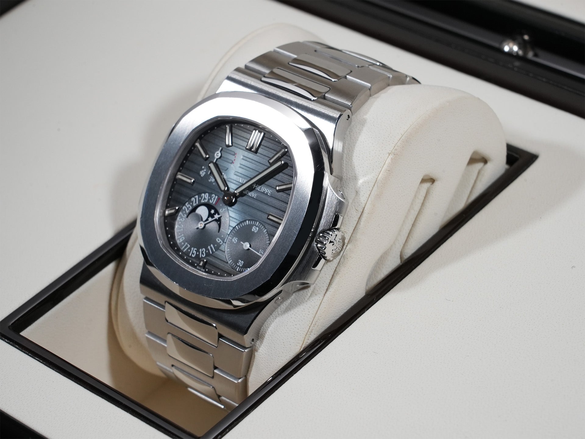 パテックフィリップ ノーチラス プチコンプリケーション Ref.5712/1A-001 SS ブルー文字盤 中古 erzjpn2i