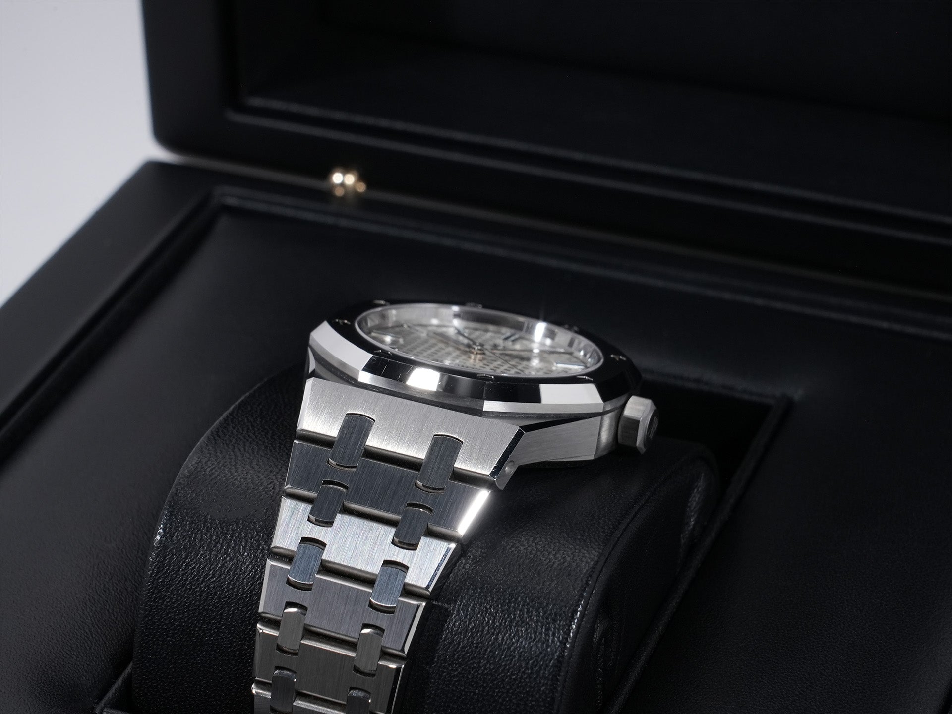 Audemars Piguet Royal Oak Ref.15450ST.OO.1256ST.01 SS Silver Dial Used 3ohnnb3n