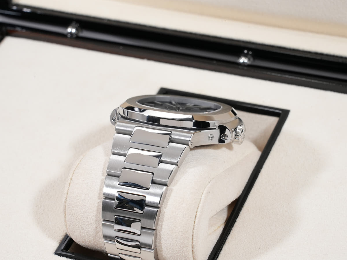パテックフィリップ ノーチラス アニュアルカレンダー ムーンフェイズ Ref.5726/1A-014 SS ブルー、ブラックグラデーション文字盤 美品 9z9z9z9z