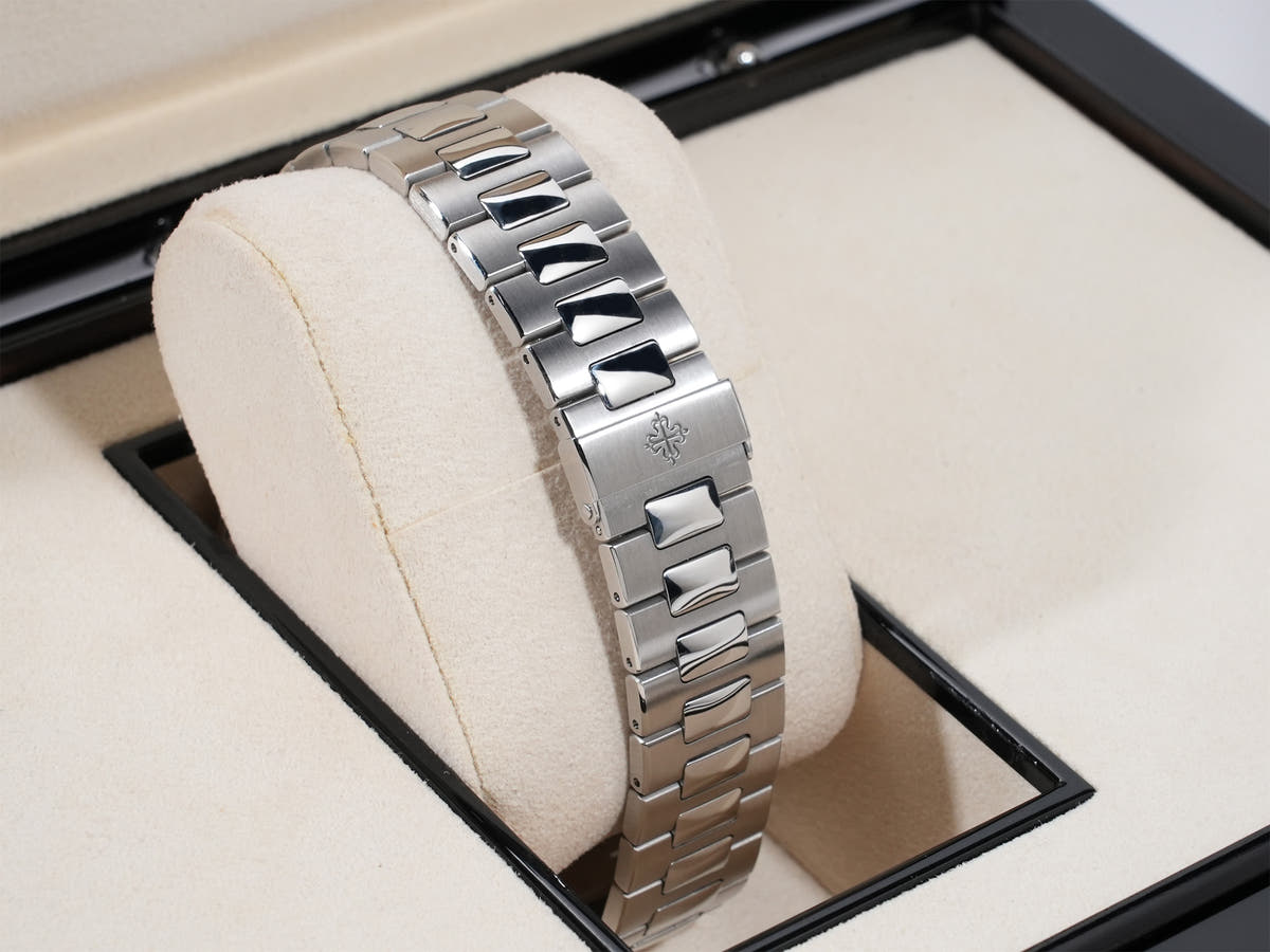 パテックフィリップ ノーチラス アニュアルカレンダー ムーンフェイズ Ref.5726/1A-014 SS ブルー、ブラックグラデーション文字盤 美品 9z9z9z9z