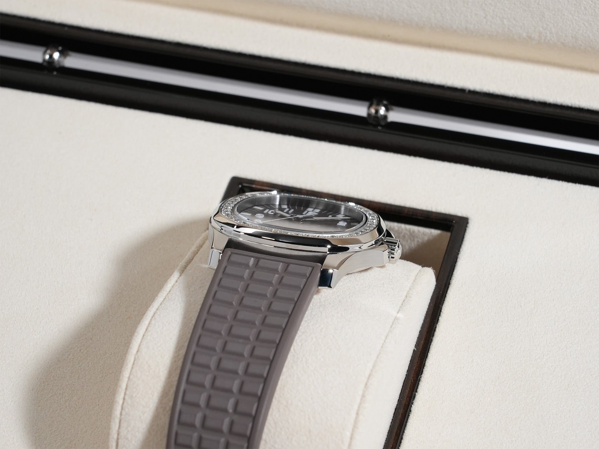 パテックフィリップ アクアノート ルーチェ Ref.5067A-023 SS トープ文字盤 美品 ap5s6b8g