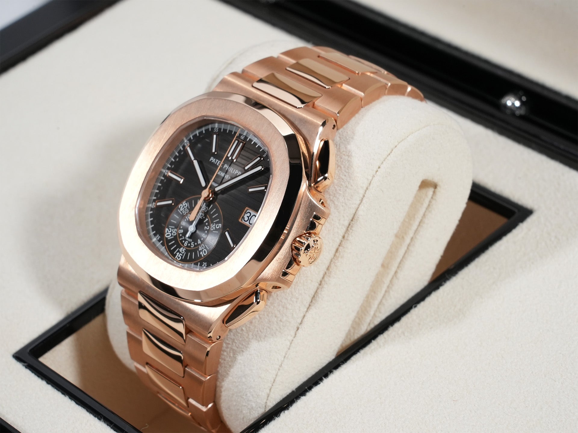 パテックフィリップ ノーチラス クロノグラフ TIFFANY＆CO. Ref.5980/1R-001 18KRG ブラックグラデーション文字盤 未使用 zb9fdytj
