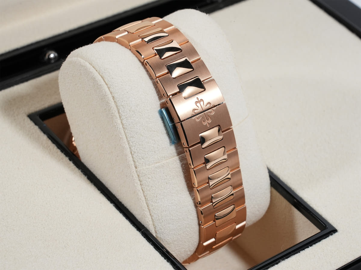 パテックフィリップ ノーチラス クロノグラフ TIFFANY＆CO. Ref.5980/1R-001 18KRG ブラックグラデーション文字盤 未使用 zb9fdytj