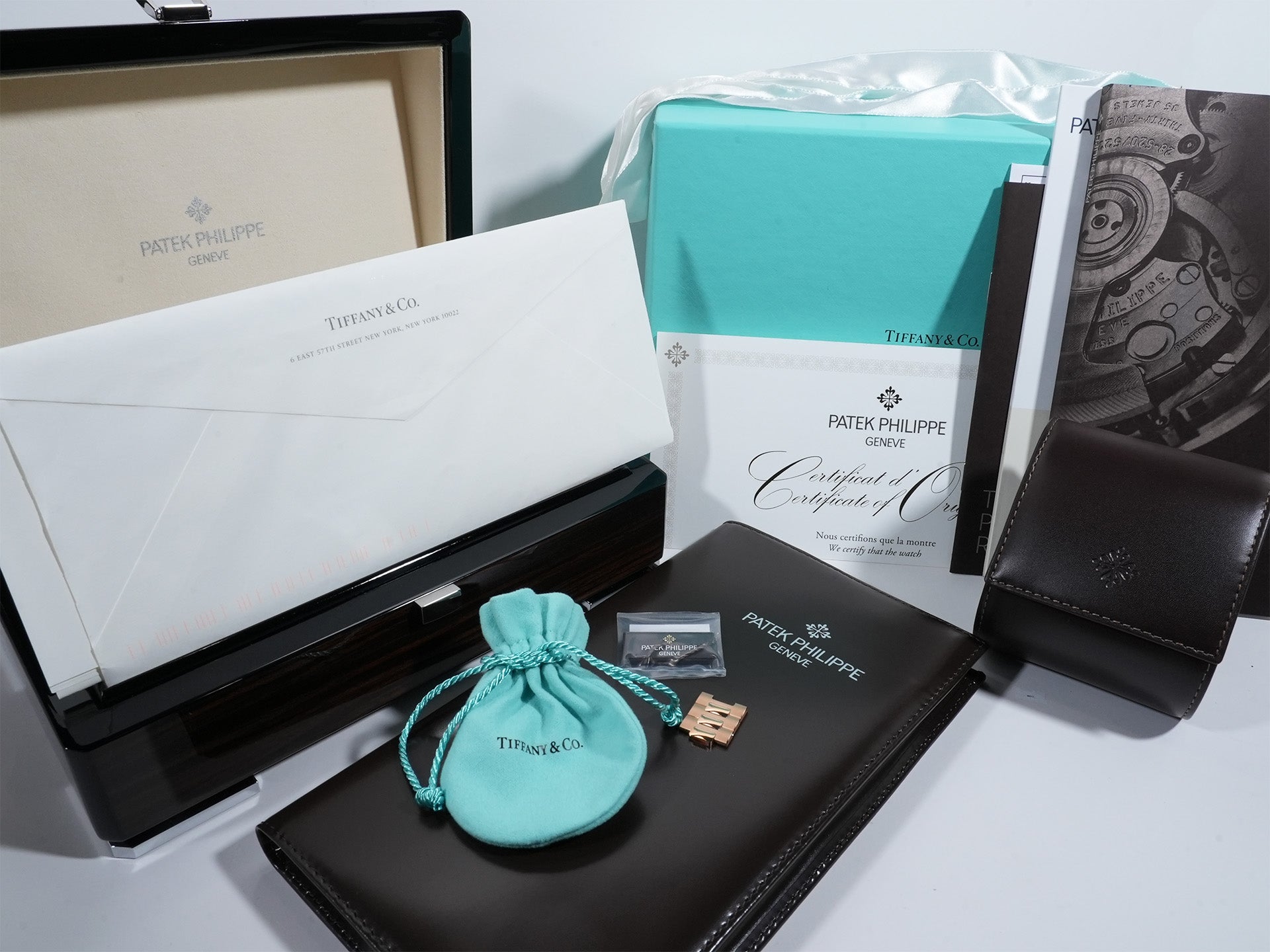 パテックフィリップ ノーチラス クロノグラフ TIFFANY＆CO. Ref.5980/1R-001 18KRG ブラックグラデーション文字盤 未使用 zb9fdytj