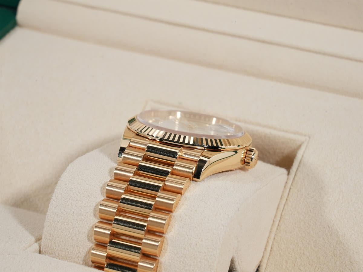 ロレックス デイデイト36 Ref.128238 18KYG ホワイトシェルx10Pダイヤ文字盤 中古 ifqvm33t