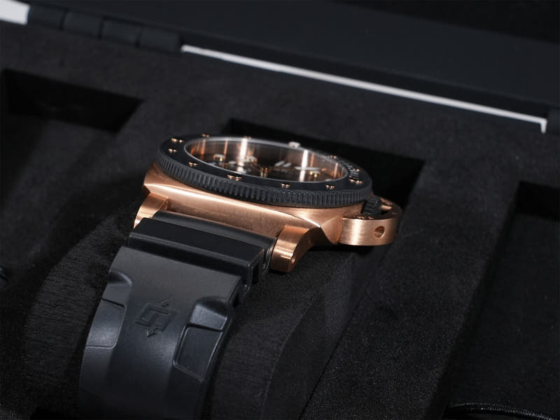 パネライ サブマーシブル ゴールドテック オロカーボ Ref.PAM01070 Carbotech×Goldtech ブラック文字盤 美中古 hbo9xhcp