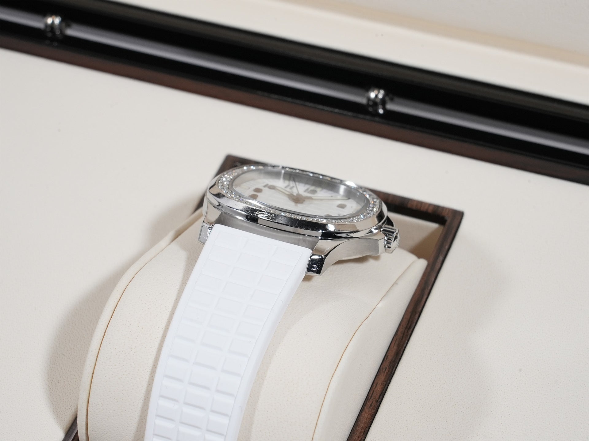 パテックフィリップ アクアノート ルーチェ Ref.5067A-011 SS ホワイト文字盤 中古 coscvjw8