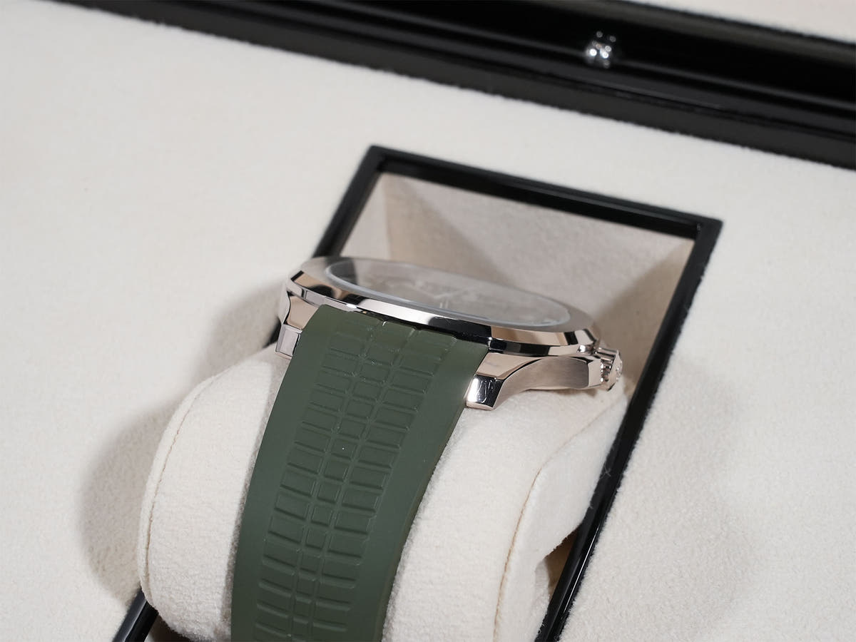 パテックフィリップ アクアノート Ref.5168G-010 18KWG カーキグリーン文字盤 中古 cvy53ggq