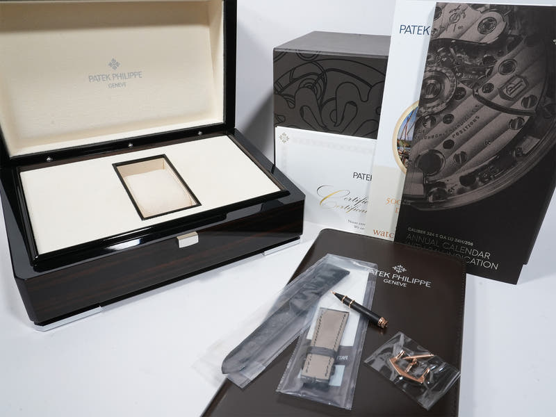 Patek Philippe Annual Calendar Ref.5205R-011 18KRG Olive Green Dial Used 4oexn7jv