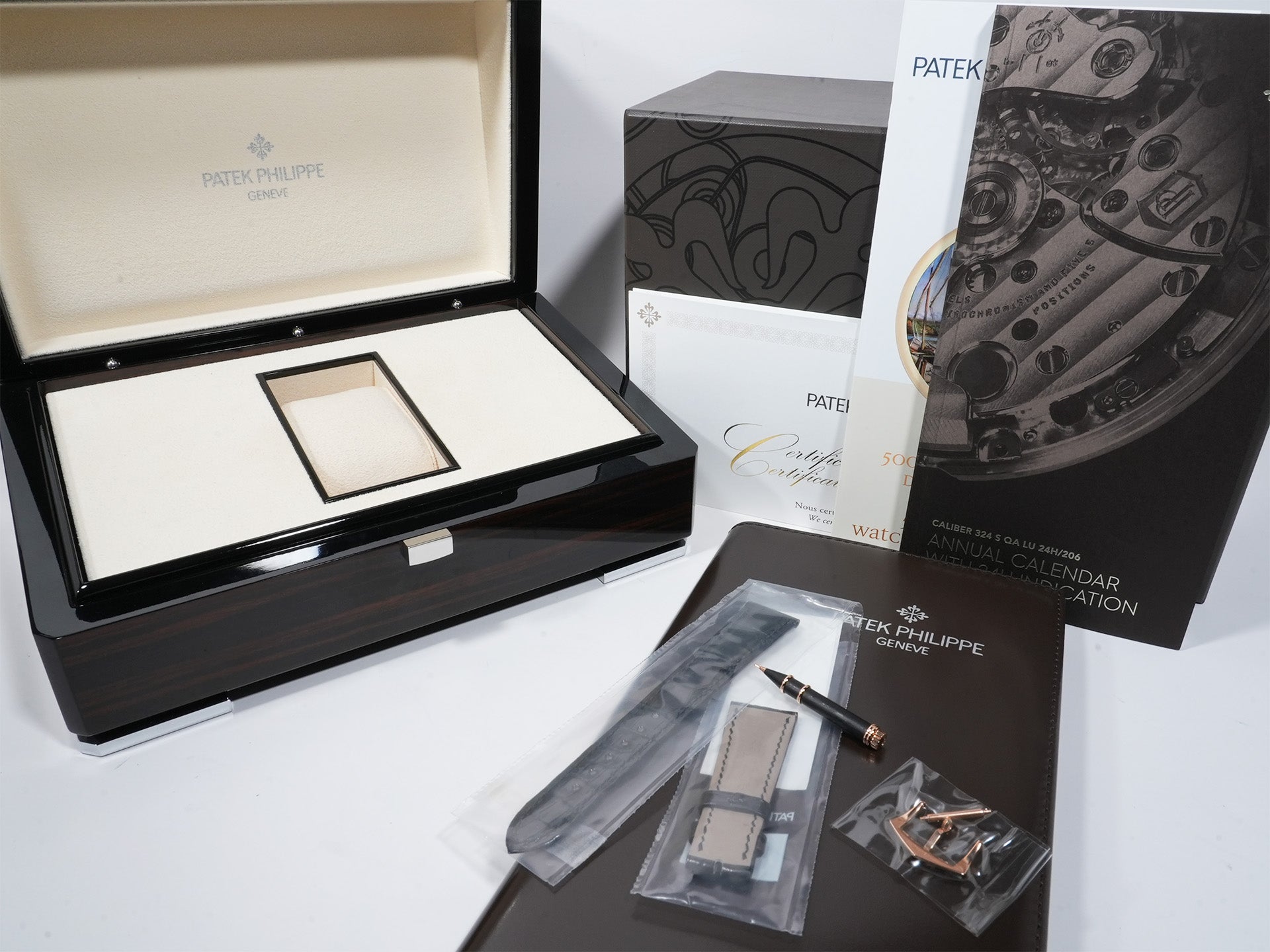 Patek Philippe Annual Calendar Ref.5205R-011 18KRG Olive Green Dial Used 4oexn7jv