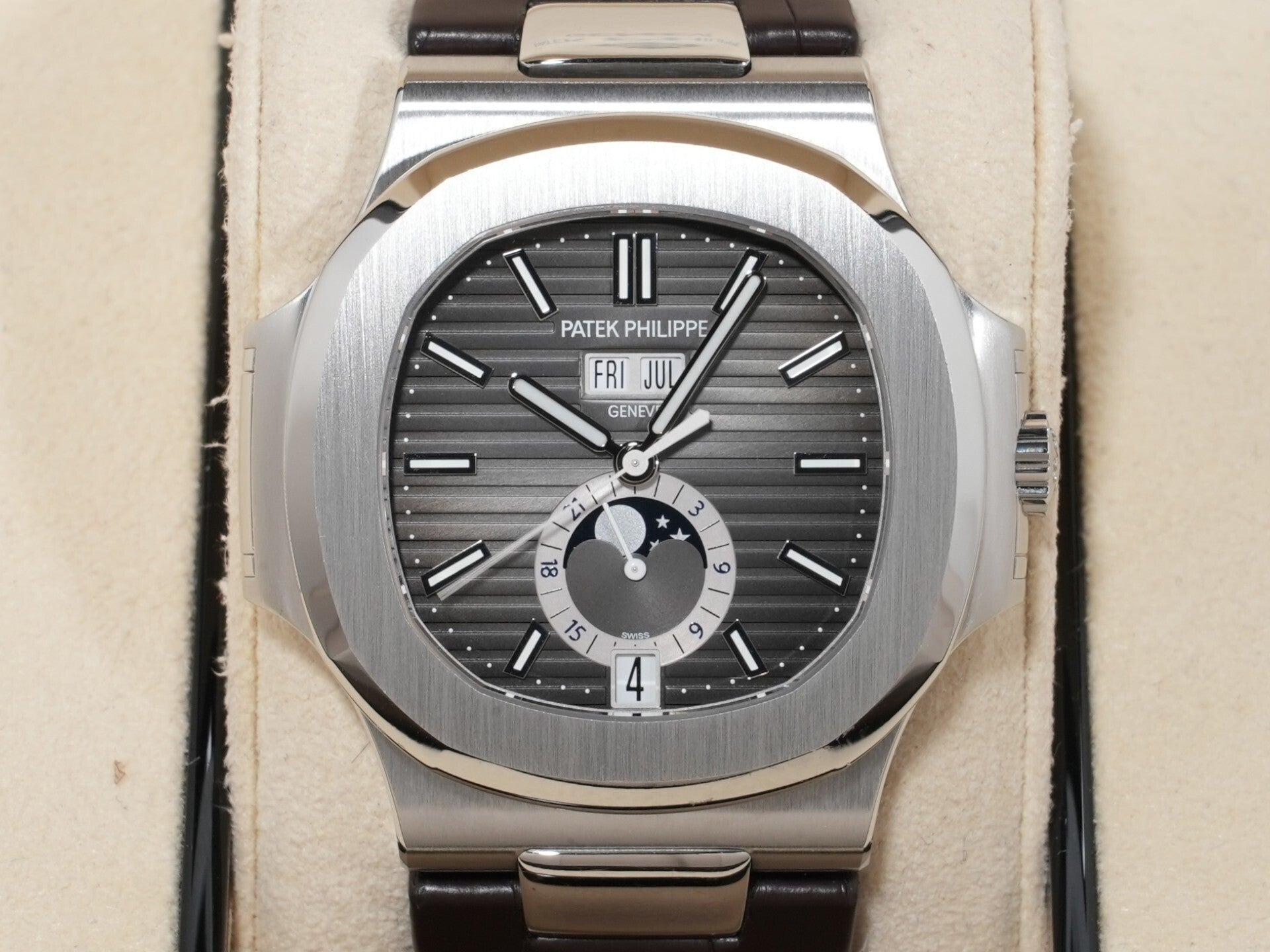 Patek Philippe Nautilus Annual Calendar Moon Phase Ref.5726A-001 SS Black Dial Used vvmp6z5t
