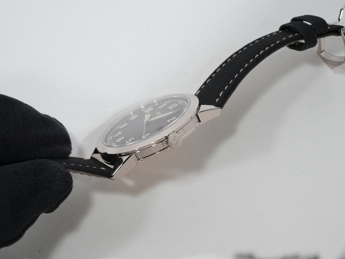 パテックフィリップ カラトラバ Ref.5226G-001 18KWG ブラックグラデーションのテクスチャード ラック アントラサイト文字盤 美品 qpfvcndr
