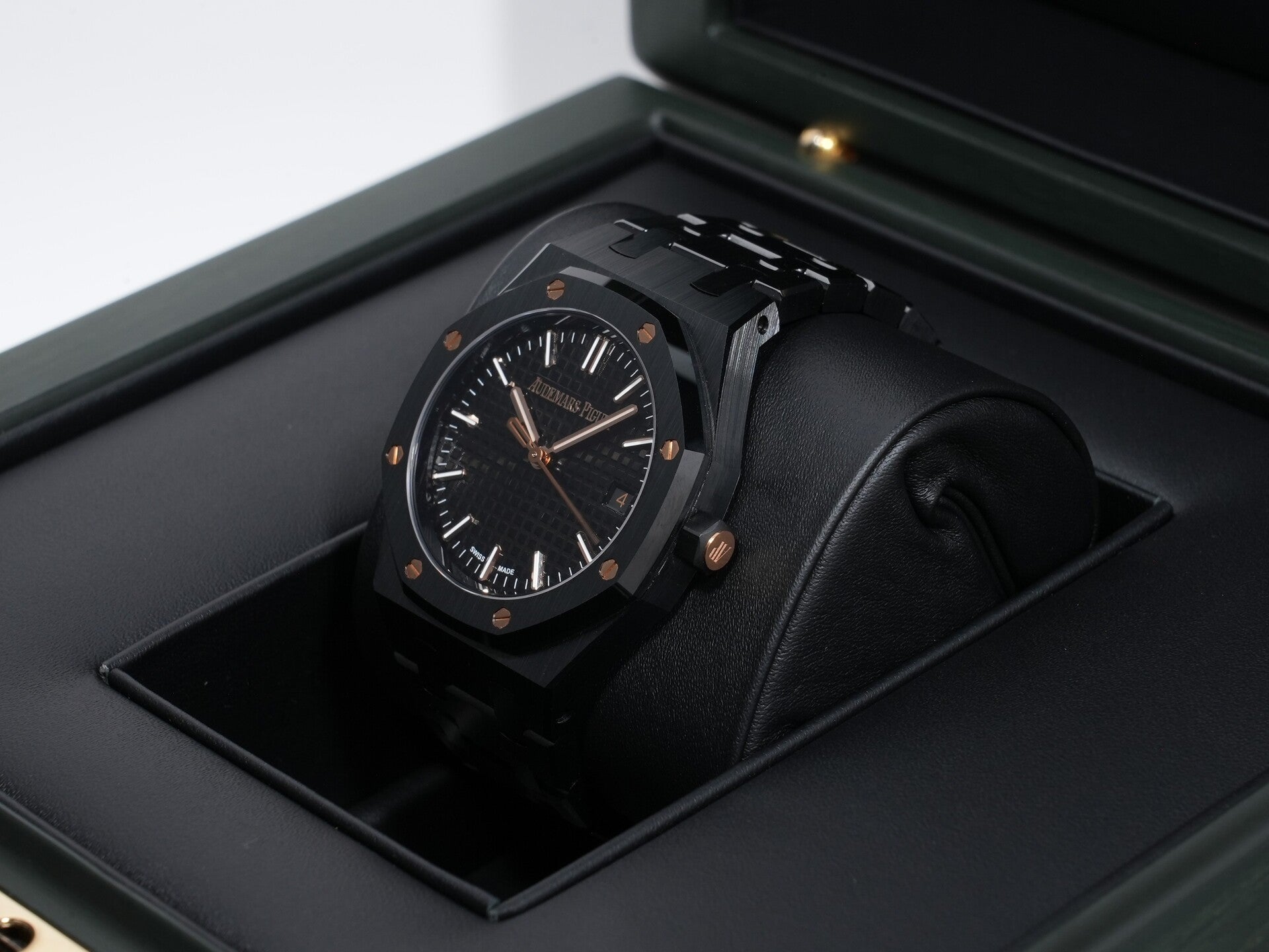 Audemars Piguet Royal Oak Ref.77350CE.OO.1266CE.03.A BLACK CERAMIC Black Dial Very Good Condition m2xp7p3n