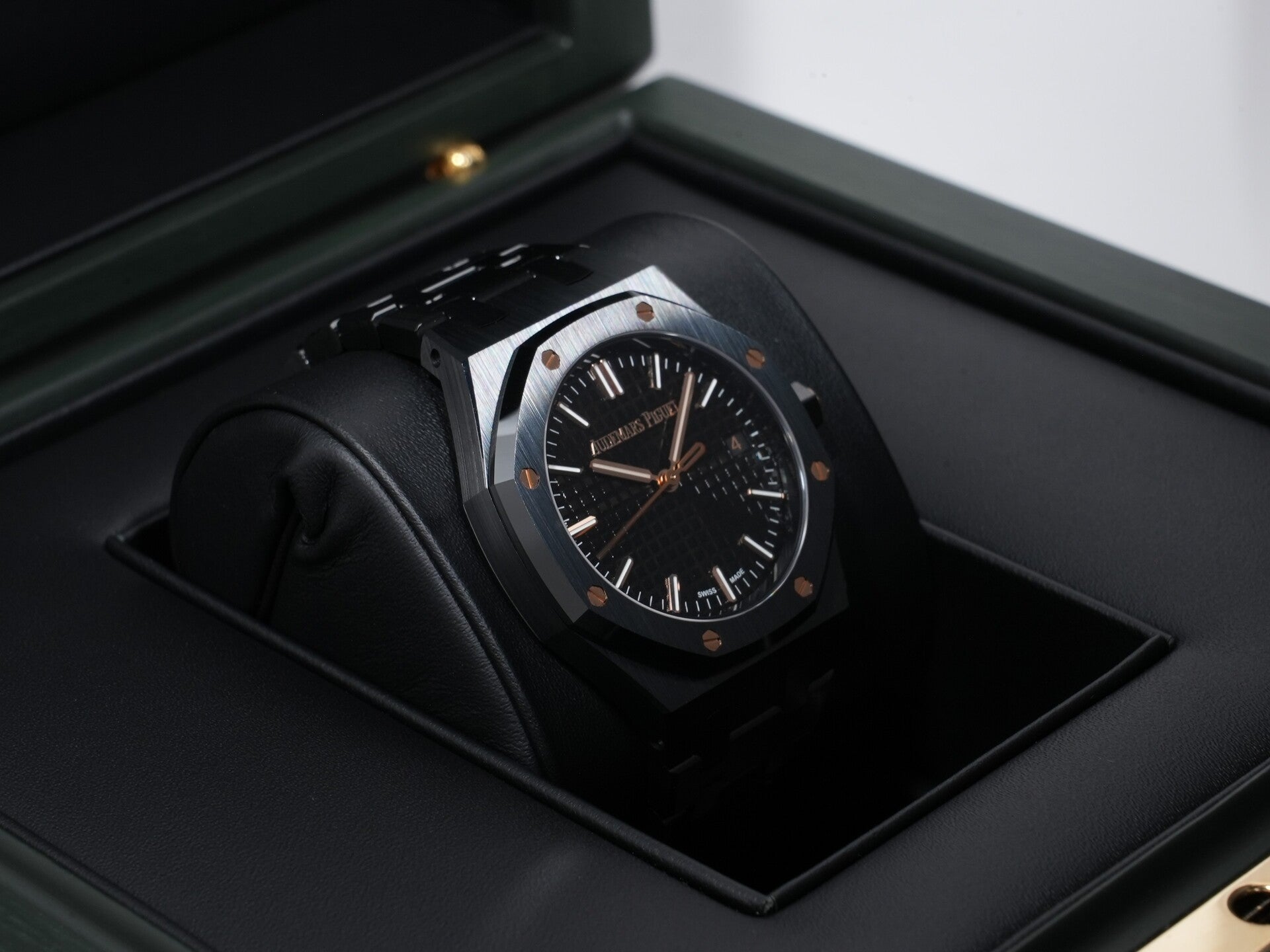 Audemars Piguet Royal Oak Ref.77350CE.OO.1266CE.03.A BLACK CERAMIC Black Dial Very Good Condition m2xp7p3n