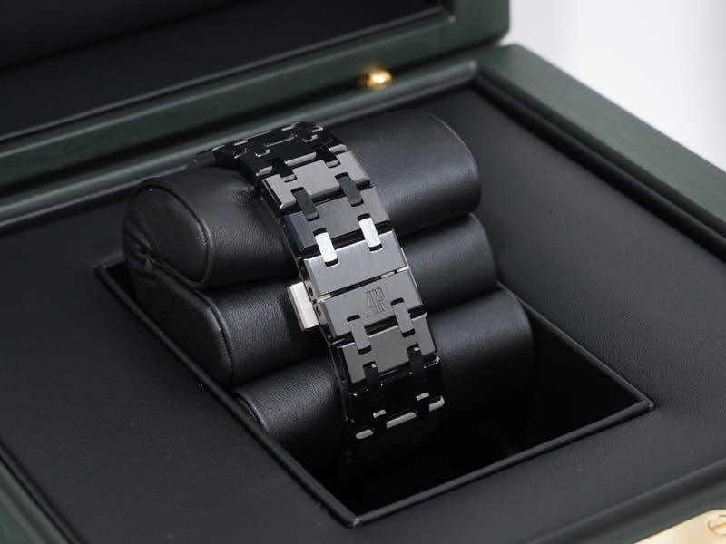 Audemars Piguet Royal Oak Ref.77350CE.OO.1266CE.03.A BLACK CERAMIC Black Dial Very Good Condition m2xp7p3n