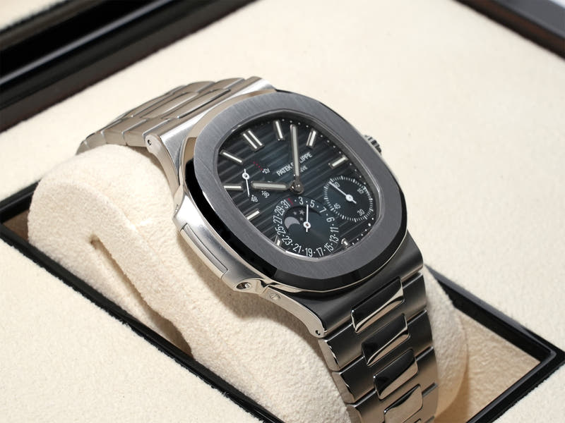 Patek Philippe Nautilus Petite Complication Ref.5712/1A-001 SS Blue Dial Unused ie5kxszn