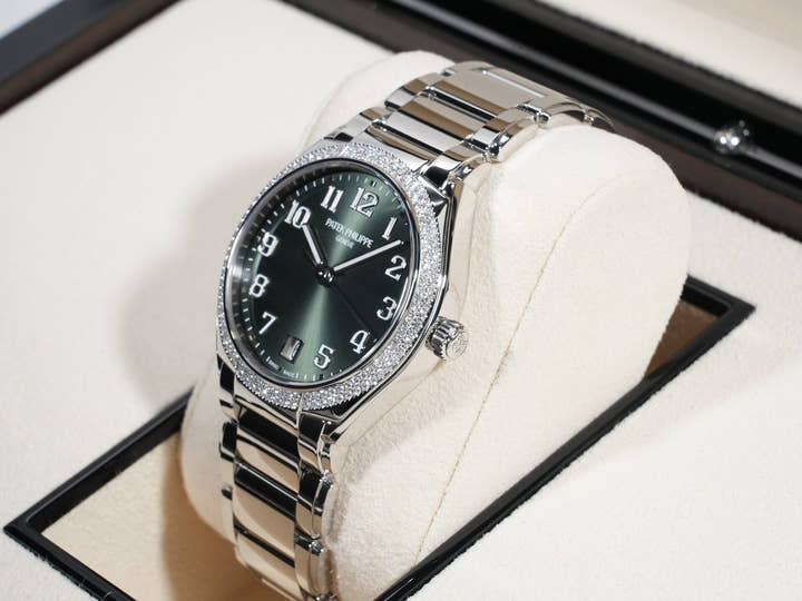 パテックフィリップ Twenty-4 Ref.7300/1200A-011 ステンレススチール オリーブグリーン ソレイユ文字盤