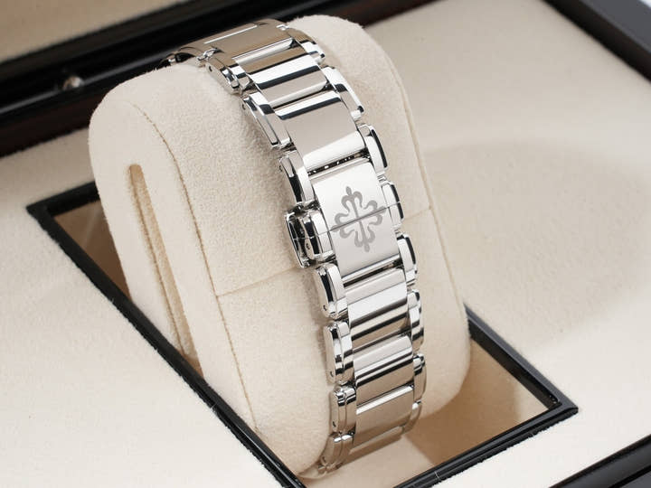 パテックフィリップ Twenty-4 Ref.7300/1200A-011 ステンレススチール オリーブグリーン ソレイユ文字盤