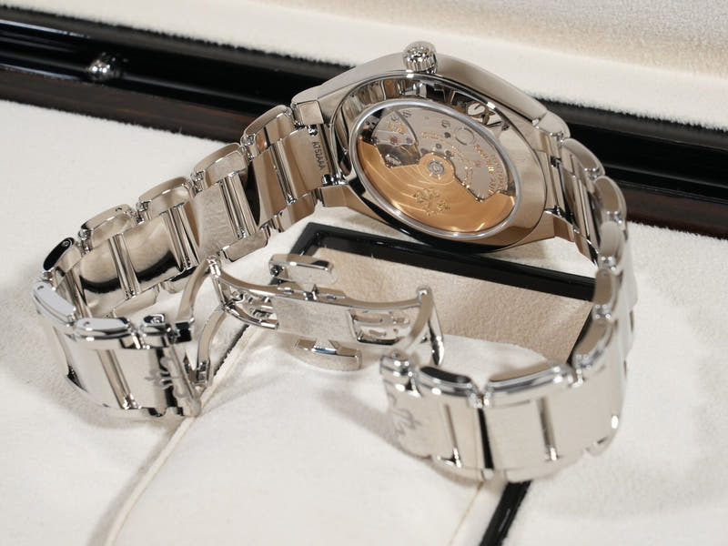 パテックフィリップ Twenty-4 Ref.7300/1200A-011 SS オリーブグリーン ソレイユ文字盤 未使用 x8c4t3b4