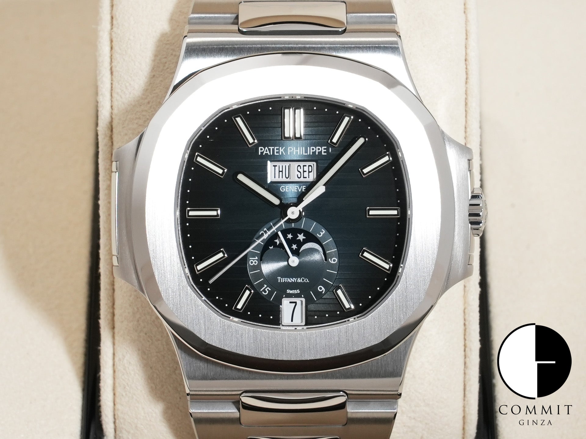 パテックフィリップ ノーチラス アニュアルカレンダー TIFFANY&CO. Ref.5726/1A-014 SS ブルー、ブラックグラデーション文字盤 未使用 6zv76b4j